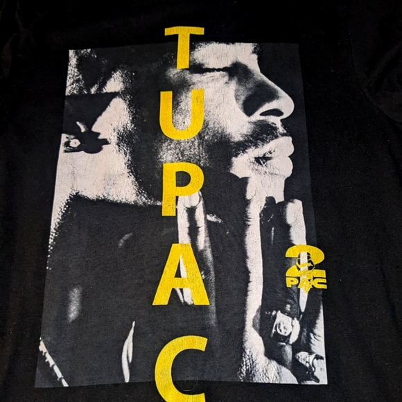 Tupac Shakur 2Pac T-shirt 🖤💛 - Picture 3 of 4